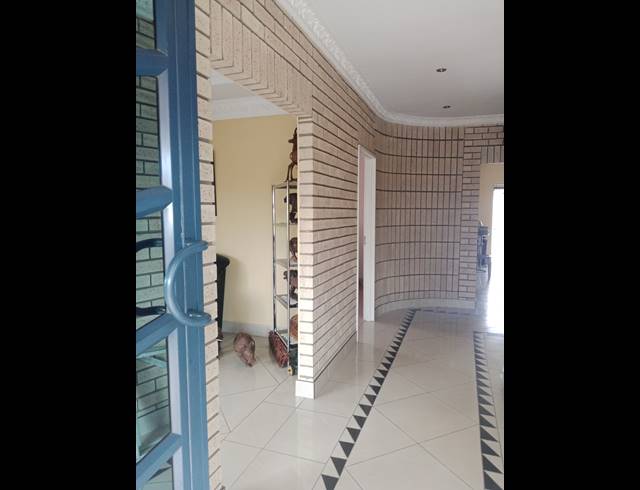 4 BEDROOM FREEHOLD FOR SALE IN HAYFIELDS